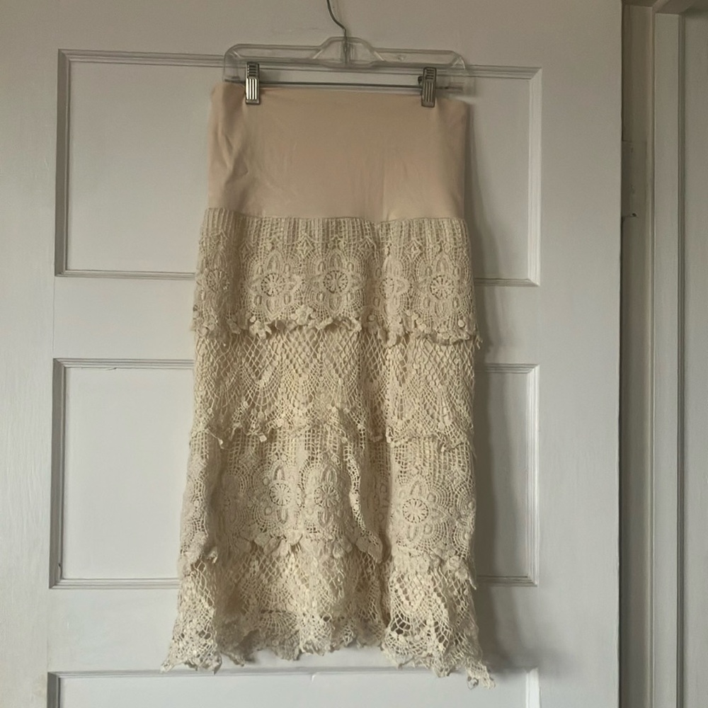 Versatile and beautiful lace cream skirt